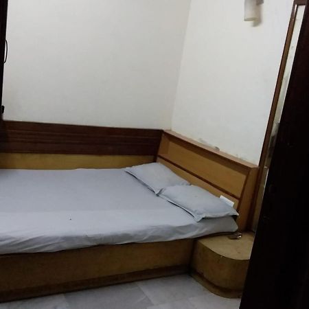 Hotel Yes Please Lodge New Delhi Eksteriør billede