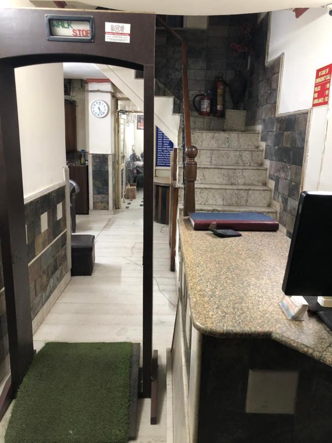 Hotel Yes Please Lodge New Delhi Eksteriør billede