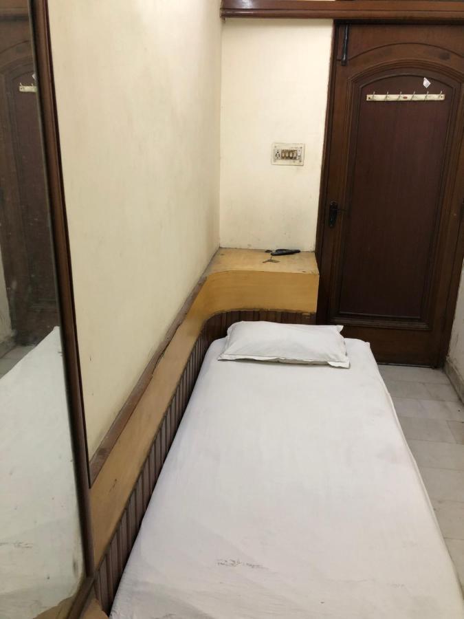 Hotel Yes Please Lodge New Delhi Eksteriør billede