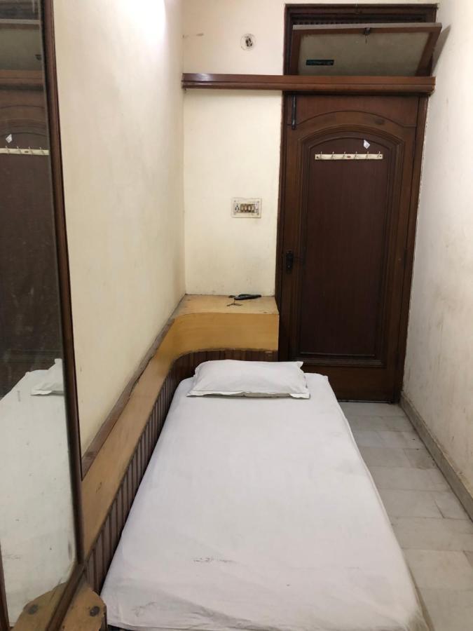 Hotel Yes Please Lodge New Delhi Eksteriør billede